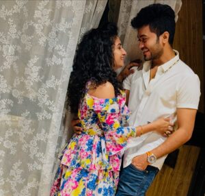 Vishnu Priya Instagram - #8 years 🧿 infinite memories 🫶🏻 one us 🫂🤍 
.
Ps: don’t miss the final picture 😂🙈 
.
#weddingday #anniversary #couplesgoals #blessed #thankyougod #thankyouuniverse #loveyouall