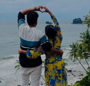Vishnu Priya Instagram - #8 years 🧿 infinite memories 🫶🏻 one us 🫂🤍 
.
Ps: don’t miss the final picture 😂🙈 
.
#weddingday #anniversary #couplesgoals #blessed #thankyougod #thankyouuniverse #loveyouall