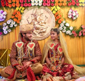 Vishnu Priya Instagram - #8 years 🧿 infinite memories 🫶🏻 one us 🫂🤍 
.
Ps: don’t miss the final picture 😂🙈 
.
#weddingday #anniversary #couplesgoals #blessed #thankyougod #thankyouuniverse #loveyouall