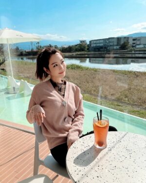 Wan-Ting Tseng Instagram - 今天正月十五
小龍年不能穿黑不能穿白
不能穿破損和舊衣
那就穿個漂漂的粉紅色
過完元宵也就正式迎接新的一年啦
#元宵 #元宵節快樂 #宜蘭