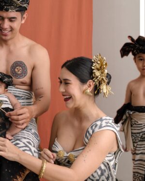 Westny Dj Instagram - Selamat 3 Bulan I Gde Ketut Sunashkialo Gutanadja❤️

#3monthsold #baby #3bulan #adat #tradition #bali #bayi #adatbali 

MUA by @christamcqueen.mua 
Styled by : @emisulasmini 
Photographed by: @rodisastrawan