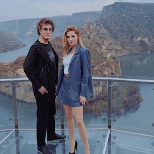 Wilma Elles Instagram - Bu Duo şarkımiz ile Sevgililer Gününüzü kutluyoruz!!! 
"Eines verspreche ich Dir" 
Alles Gute zum Valentinstag!! 
@raydarling.official

Aşk ah Aşk her ani özel kilar

Bu projede de bize destekleyen herkese çok ama çok teşekkür ederim!! 
@gaziantepbeld 
@yusufozguofficial

Vielen Dank an alle, die uns bei diesem Projekt unterstützt haben!! 
steffen
@itslevimusic
@dagmaranbach