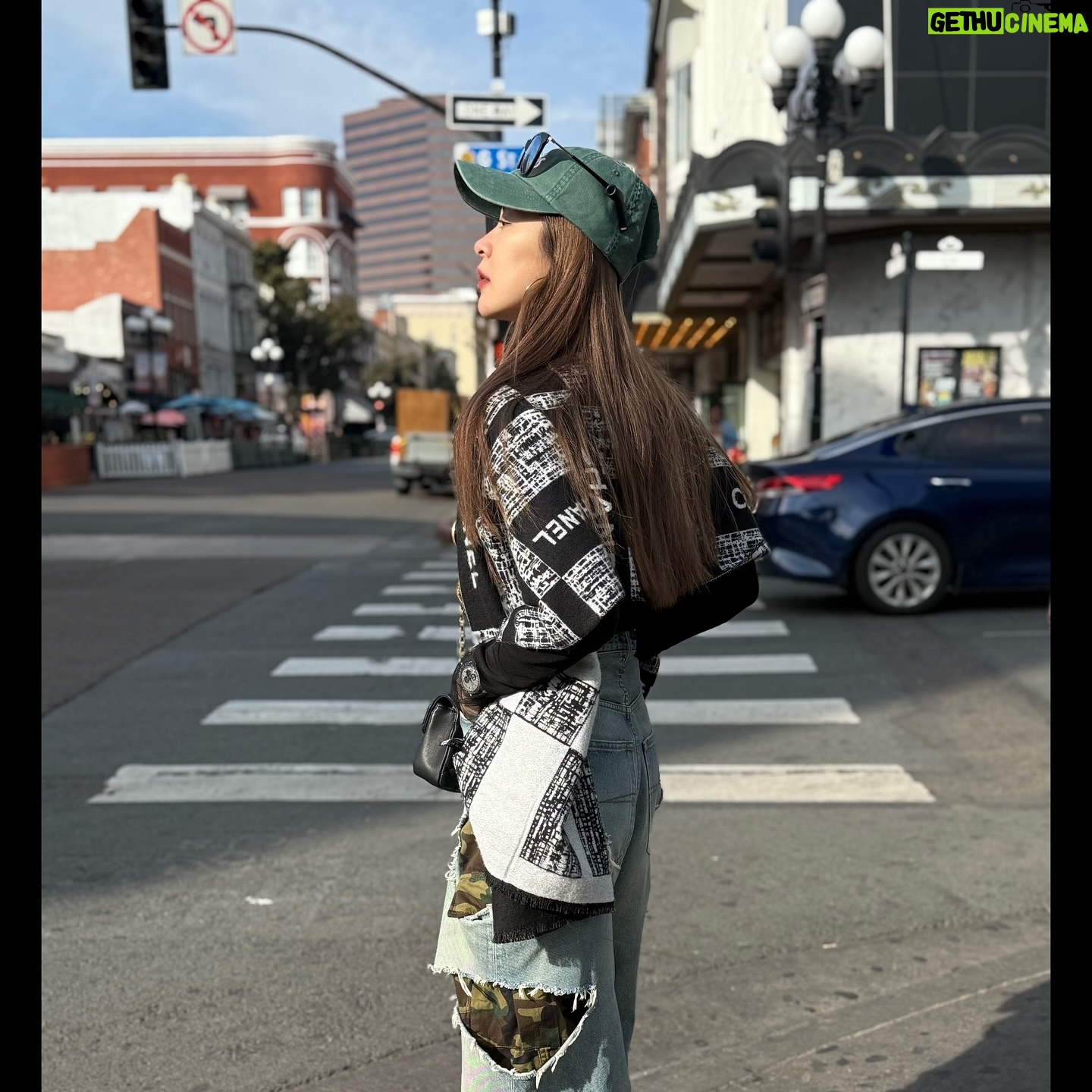 Windie Chang - 1.1K Likes - 今天凌晨開車來到聖地牙哥❤️今天醒來我們房間的景真的太美(大落地窗快180度海景再給大家看)
沒想到聖地牙哥這麼美,完全跟洛杉磯又是一個不同風貌,整個步調也變的好慢~街道也好乾淨
所以又出動了我們家兩個最會幫我拍照的龍哥跟阿寶❤️
真的太會了拉☺️