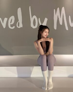 Winnie Wu Instagram - Barre day🩰🎧☁️