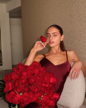 Yael Shelbia Instagram - יום אהבה שמח יפות שלי ♥️🌹 @zer4u_il