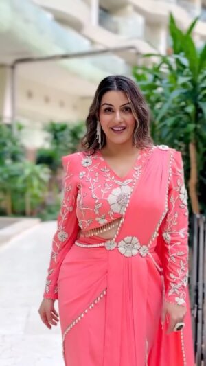 Yamini Malhotra Instagram - Feeling beautiful in this Saree by @silai_bhartimittal 
Makeup by @riyo_makeovers_ Hair by @shimmer_with_sai