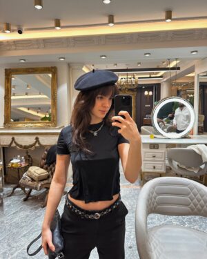 Yaprak Medine Instagram - Say hi to my hair designers! 🧡 #reklam