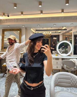 Yaprak Medine Instagram - Say hi to my hair designers! 🧡 #reklam