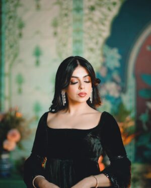 Yashma Gill Instagram - @mihhaofficial 
@waleedkayaniphotography 
@saad_hassann_ 
@mahnoorrehmatsphotography