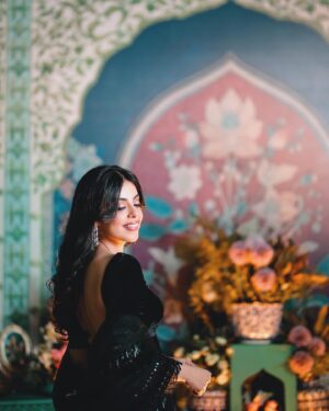 Yashma Gill Instagram - @mihhaofficial 
@waleedkayaniphotography 
@saad_hassann_ 
@mahnoorrehmatsphotography