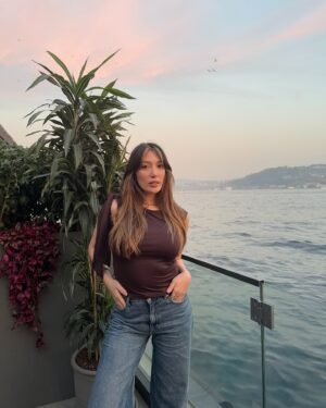 Yasmin Erbil Instagram - 🤎