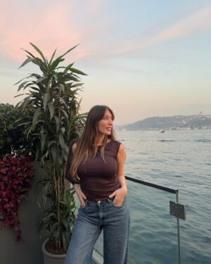 Yasmin Erbil Instagram - 🤎