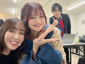 Yoko Hikasa Instagram - 🐦
MBSフェス2025 DAY1
シャングリラフロンティアで出演させて頂きました。

ゆまと、こいちと、しょーさんと、ReoNaさんと
面白楽しい部分のシャンフロと
ウェザエモン戦の熱く切ない戦いを
朗読&生アフレコ＆ライブでお届けしました。

またウェザエモン戦を演じられると思ってなかったので
なんだか胸が苦しくなってしまいました。
当時のアフレコも、今日のフェスでも、
私達4人とも全力で演じ切ったと思うし、
ReoNaさんは想いが溢れてしまうほど歌ってくれました。
皆とつくるシャンフロ最高に楽しかったです！！

MBSさんはたくさんのアニメを放送していて
準備も大変だったと思います。
ゆまも中村さんも3本出てたし
他作品の皆も叫びまくりだったし
キャストスタッフさんみんなみんな
お疲れ様でしたーー！！！

明日DAY2もすごやばのモリモリです。
是非！見に行ってくださいー！

#mbsフェス 
#シャングリラフロンティア 
#お手紙もありがとう 
#ホットミールにたこ焼きやさんがきてくれた
#塩たこやきうまっ