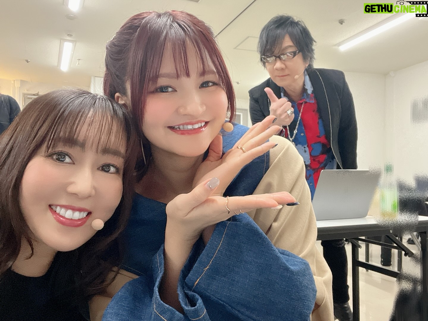 Yoko Hikasa - 7.9K Likes - 🐦
MBSフェス2025 DAY1
シャングリラフロンティアで出演させて頂きました。
ゆまと、こいちと、しょーさんと、ReoNaさんと
面白楽しい部分のシャンフロと
ウェザエモン戦の熱く切ない戦いを
朗読&生アフレコ&ライブでお届けしました。
またウェザエモン戦を演じられると思ってなかったので
なんだか胸が苦しくなってしまいました。
当時のアフレコも、今日のフェスでも、
私達4人とも全力で演じ切ったと思うし、
ReoNaさんは想いが溢れてしまうほど歌ってくれました。
皆とつくるシャンフロ最高に楽しかったです!!
MBSさんはたくさんのアニメを放送していて
準備も大変だったと思います。
ゆまも中村さんも3本出てたし
他作品の皆も叫びまくりだったし
キャストスタッフさんみんなみんな
お疲れ様でしたーー!!!
明日DAY2もすごやばのモリモリです。
是非!見に行ってくださいー!
#mbsフェス
#シャングリラフロンティア
#お手紙もありがとう
#ホットミールにたこ焼きやさんがきてくれた
#塩たこやきうまっ