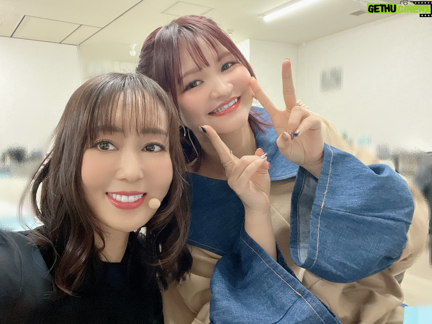 Yoko Hikasa - 7.9K Likes - 🐦
MBSフェス2025 DAY1
シャングリラフロンティアで出演させて頂きました。
ゆまと、こいちと、しょーさんと、ReoNaさんと
面白楽しい部分のシャンフロと
ウェザエモン戦の熱く切ない戦いを
朗読&生アフレコ&ライブでお届けしました。
またウェザエモン戦を演じられると思ってなかったので
なんだか胸が苦しくなってしまいました。
当時のアフレコも、今日のフェスでも、
私達4人とも全力で演じ切ったと思うし、
ReoNaさんは想いが溢れてしまうほど歌ってくれました。
皆とつくるシャンフロ最高に楽しかったです!!
MBSさんはたくさんのアニメを放送していて
準備も大変だったと思います。
ゆまも中村さんも3本出てたし
他作品の皆も叫びまくりだったし
キャストスタッフさんみんなみんな
お疲れ様でしたーー!!!
明日DAY2もすごやばのモリモリです。
是非!見に行ってくださいー!
#mbsフェス
#シャングリラフロンティア
#お手紙もありがとう
#ホットミールにたこ焼きやさんがきてくれた
#塩たこやきうまっ