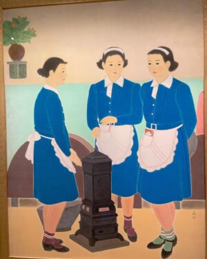 Yu Han Lien Instagram - 去北美館看展
想起小學時很愛翻陳進的畫冊
看著裡面歪歪躺躺的女子
據說都是陳進的姐姐當她的模特
第一個展間的尾端
分別是陳進的悠閒和手風琴對照
中間是林之助的小閒
過年看見這樣悠閒自得的畫內心深感平靜
初二去看展
美術館裡人好多
也許是展覽近尾聲
大家都來了
我心想美術館可能算是我心裡認定的娘家
從小就愛看畫看展
看得入迷
展覽結束前來看了第二回
喜歡的細節再次用眼神輕撫過一遍
回到人聲喧鬧的過年晚餐
弟弟妹妹解壓縮
各生兩個小孩之後
今年四個小孩像年獸一樣吃飯蹦蹦跳
走路蹦蹦跳
到家蹦蹦跳
我的靈魂在稍微與小孩相處超過15分鐘之後
決定
明年過年要出國看展覽避免一次與太多小孩相聚
被轟鳴十分鐘之後就想陷入沉睡
可能等他們長大一點後
再相遇就可以了
一個晚餐過後偏頭痛到現在的感悟