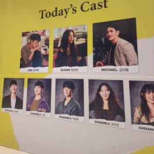 Yu Seon Instagram - 무대 위를 나비처럼 유영하던 배우..
@bbang_93 

무대 위에서 그 인물로 사는 배우.. 
@lee.hee.jun 

참 잘한다..👏👏👏 
좋은 기운과 열정.. 에너지를 전해 받고.. 
힘나는 시간.. !! 
열심히 공연을 보는 이유!!♡ 

#뮤지컬틱틱붐
#연극대학살의신