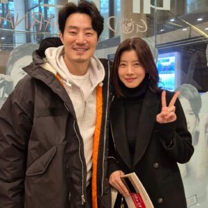 Yu Seon Instagram - 무대 위를 나비처럼 유영하던 배우..
@bbang_93 

무대 위에서 그 인물로 사는 배우.. 
@lee.hee.jun 

참 잘한다..👏👏👏 
좋은 기운과 열정.. 에너지를 전해 받고.. 
힘나는 시간.. !! 
열심히 공연을 보는 이유!!♡ 

#뮤지컬틱틱붐
#연극대학살의신