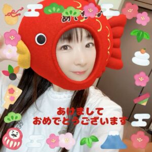 Yui Horie Instagram - .
あけましておめでとうございます！
今年もよろしくお願い致します！

なんだか浮かれた写真になってしまいました（笑）