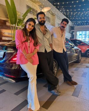 Yukti Thareja Instagram - somewhere in the parallel world @realyukti @kabirduhansingh