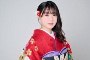 Yumiko Takino Instagram - .
あけましておめでとうございます🎍🐍

2025年もどうぞよろしくお願いいたします。

#振袖　#振袖ヘア