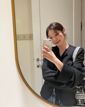 Yuna Kim Instagram - 거셀존됐넹🤳🌼 2024 안녕 2025 💕
