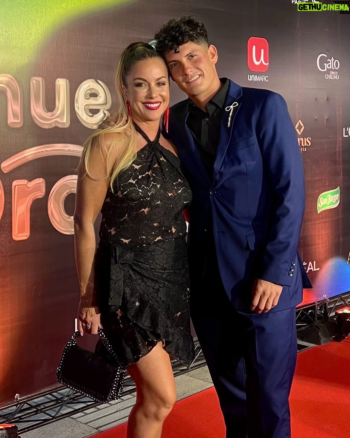 Yuyuniz Navas - 2.3K Likes - Vivir solo es eso.
… amo las fotos jaja
#copihuedeoro #bellezareal #mujervaliente #inspiracion
