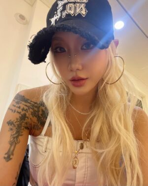 ZSun Instagram - 𝑊𝑖𝑠ℎ 𝑏𝑙𝑒𝑠𝑠 𝑖𝑛.. 🫀 
#2025ready 

‘지난 2024 얼굴들🧏🏼‍♀️