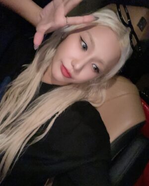 ZSun Instagram - 𝑊𝑖𝑠ℎ 𝑏𝑙𝑒𝑠𝑠 𝑖𝑛.. 🫀 
#2025ready 

‘지난 2024 얼굴들🧏🏼‍♀️