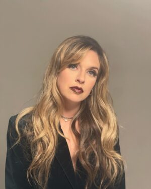 ZZ Ward Instagram - Thanks for all the love and support on the new song fam!!! I see all your comments and I can’t wait to share Love Alive on the road with you!! Make sure you grab tickets for the Dirty Sun tour coming up in March and go watch the new music video for Love Alive🖤🖤🖤 #dirtyshine