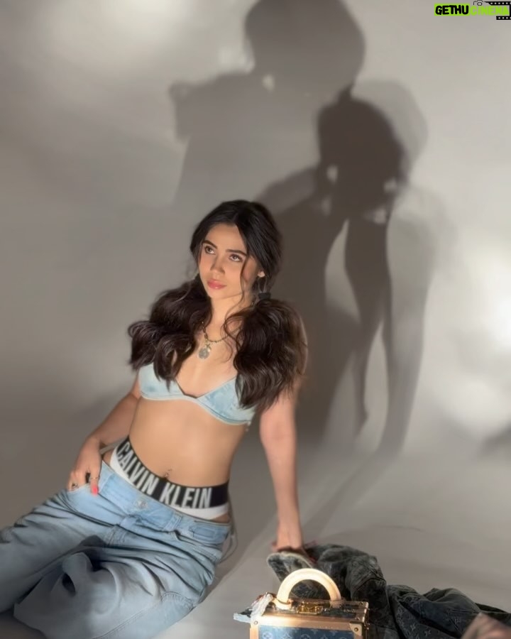 Zara Khan - 117.9K Likes - 🧇 or🍦 what shall be the menu for my cheat day ? I’m hungrayyy!!! 🤤 ….
.
.
.
@calvinklein