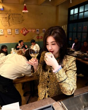 Zhu Zhu Instagram - 蛇年大吉🥂