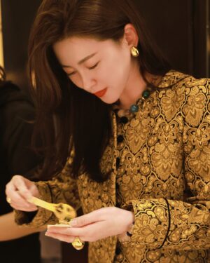 Zhu Zhu Instagram - 蛇年大吉🥂
