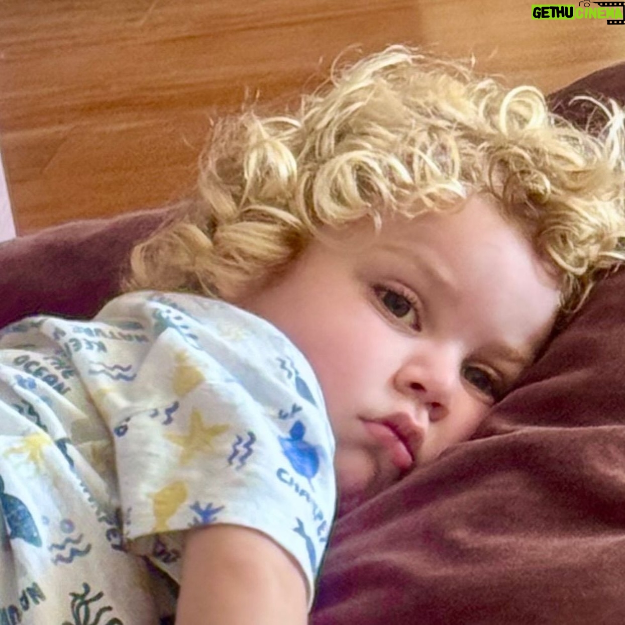 Zizi Possi - 3.9K Likes - Meu Vicking com soninho, dorme de mansinho, bem devagarinho prá ninguém perceber… E cresce rapidinho, forte, bonito e ligeirinho prá Vovó poder te ver menino, garoto, homem….abençoado e abençoante…
Te amo Matteo! Mamma mia! ❤️