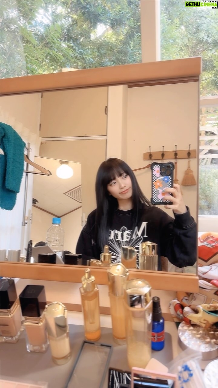 miwa - 6.4K Likes - 昨日までの自分と違いすぎて、戸惑った1日目😂
久しぶりの黒髪ロングぱっつん。
昨日までの髪型とのギャップに見慣れなくて不思議な気持ちでした。笑
guitarissimoのアルバムを聴いてると、デビュー当時を思い出すー♫
#miwa
#miwa15th
#guitarissimo