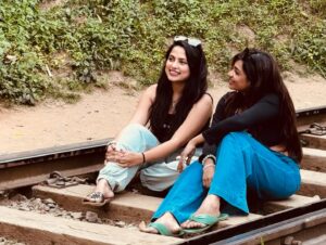 vaishnavi naaiyak Instagram - Day3_ wid her ❤️
.
.
.
.
#girlstrip #girl #srilanka #srilankatravel #ninearchbridge #travelphotography