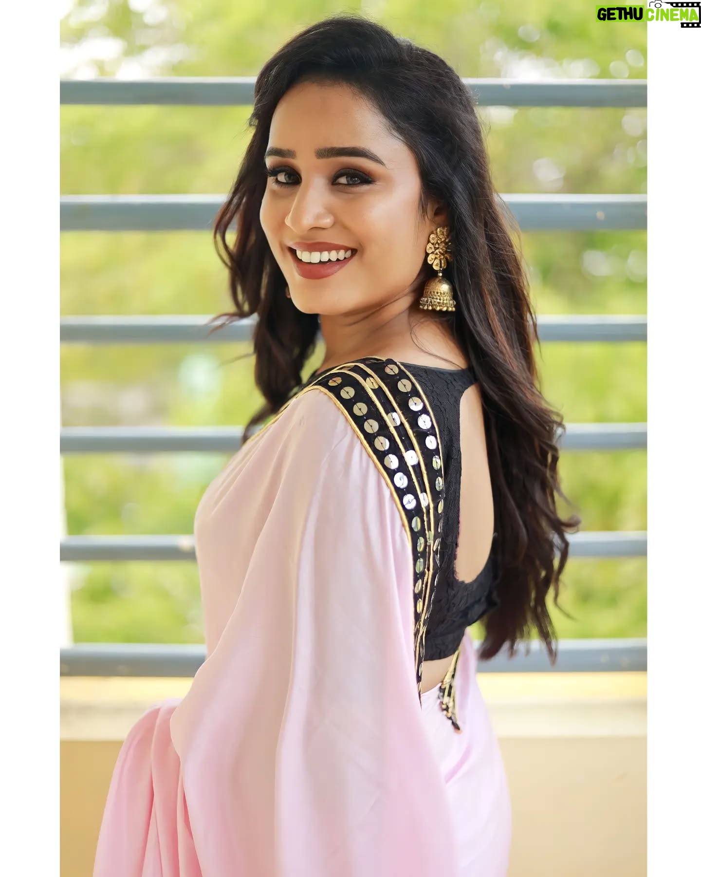 vj Santhiya - 1.9K Likes - அனைத்து சுதந்திரமும்
என்னிடமிருந்து பறித்தபோது
இந்த சமுதாயம்
எனக்கு கொடுத்த பெயர்
"பெரிய மனுசி"!!!
MUA💕 @born_to_make_u_up
Click 📸 @dotstudioz
#smile #spreadlove #livelife #soundsanthiya #santhiyavj #traditional #sareelove #photoshoot