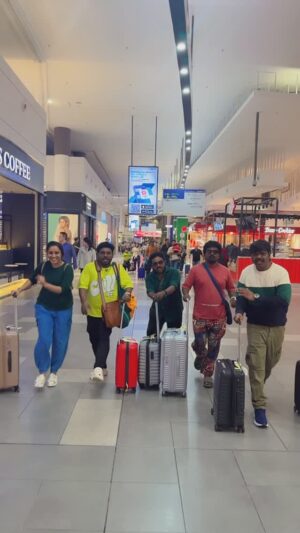 vj Santhiya Instagram - Malaysia 🇲🇾 Airport ல ஒரு டான்ஸ போட்டு Entry குடுத்தாச்சி 😜

#nanjilvijayan #trendingreels