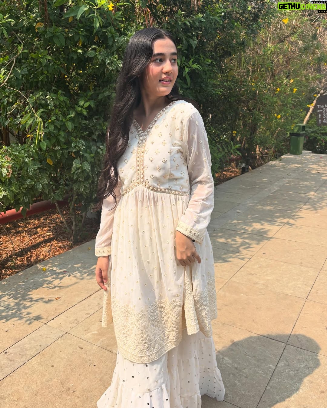Aakriti Sharma - 37.2K Likes - “It is not the years in your life but the life in your years counts”
#wednesday #thoughts #aakritisharma #instagram