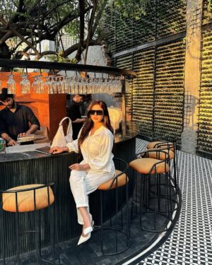 Aamna Malick Instagram - POV: it’s month end of September 😎