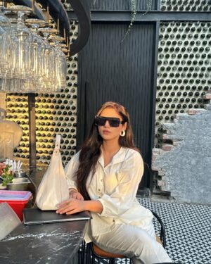 Aamna Malick Instagram - POV: it’s month end of September 😎