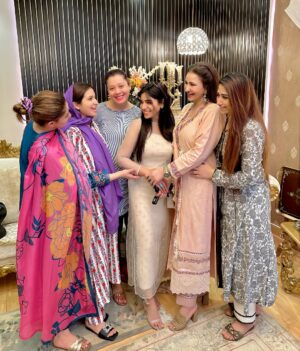 Aamna Malick Instagram - We had an absolutely amazing time on the ChandRaat thank you @sabafaisal.official appo Your hospitality and The laughter, smiles, and the spirit of togetherness made it a truly magical time 😘🫶🏻