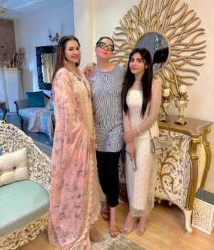 Aamna Malick Instagram - We had an absolutely amazing time on the ChandRaat thank you @sabafaisal.official appo Your hospitality and The laughter, smiles, and the spirit of togetherness made it a truly magical time 😘🫶🏻