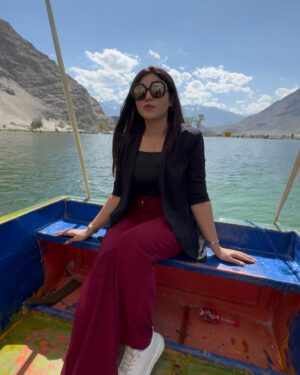Aamna Malick Instagram - ‎سارا جہان مست، جہان کا نظام مست 🦋