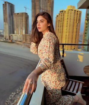 Aamna Malick Instagram - ہم میں ہے دلِ بے تاب نہاں 
یا آپ دلِ بے تاب ہیں ہم ♥️

Wearing @cherrychicpk