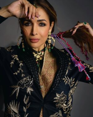 Aastha Sharma Instagram - Sundar Kudi @malaikaaroraofficial ❤️

Wearing @jade_bymk
Jewellery @uncut_byaditiamin via @ascend.rohank
Styled by @aasthasharma @reannmoradian @simrankumar19
Hair @hairstylist_madhav2.0
Make up @meghnabhutanihairandmakeup
Managed by @naureen.abdullah 
Images @thebigbearg
