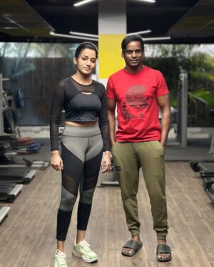 Abarnathi Instagram - #dedication turns dreams into #reality 🫶

@wilson_9259 🫰Thank you for always pushing me to do my best and for believing in me.you’ve made a big difference in my life❤️.I’m so grateful for your expertise and the personalized training plans you created for me partner😁
I feel much stronger and healthier now thanks to your guidance😀🙏..

#gymtrainer #personaltrainer #workouts #crossfitness #gymmotivation #daily #fitnessmotivation #fitness #irugapatru #abarnathi #abarnathitamilartist