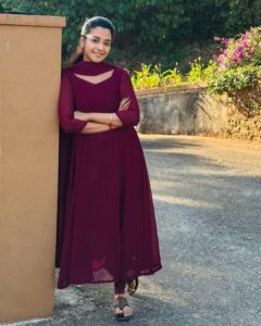 Actress Abarnathi HD Photos and Wallpapers March 2025