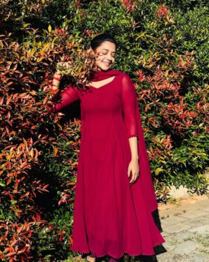 Abarnathi Instagram - Romanticising my life with Anarkalis & bindis 🫶💃🏼

Stylist @ashwinianand.stylist 
Hairstylist @makeover_by_rubysharma 

#abarnathianarkali #ｔｏｄａｙｐｏｓｔ #keralatourism #smilesreachyoureyes🫣 #anarkali #tradionalwear #insta #instalike #abarnathi #abarnathitamilactress