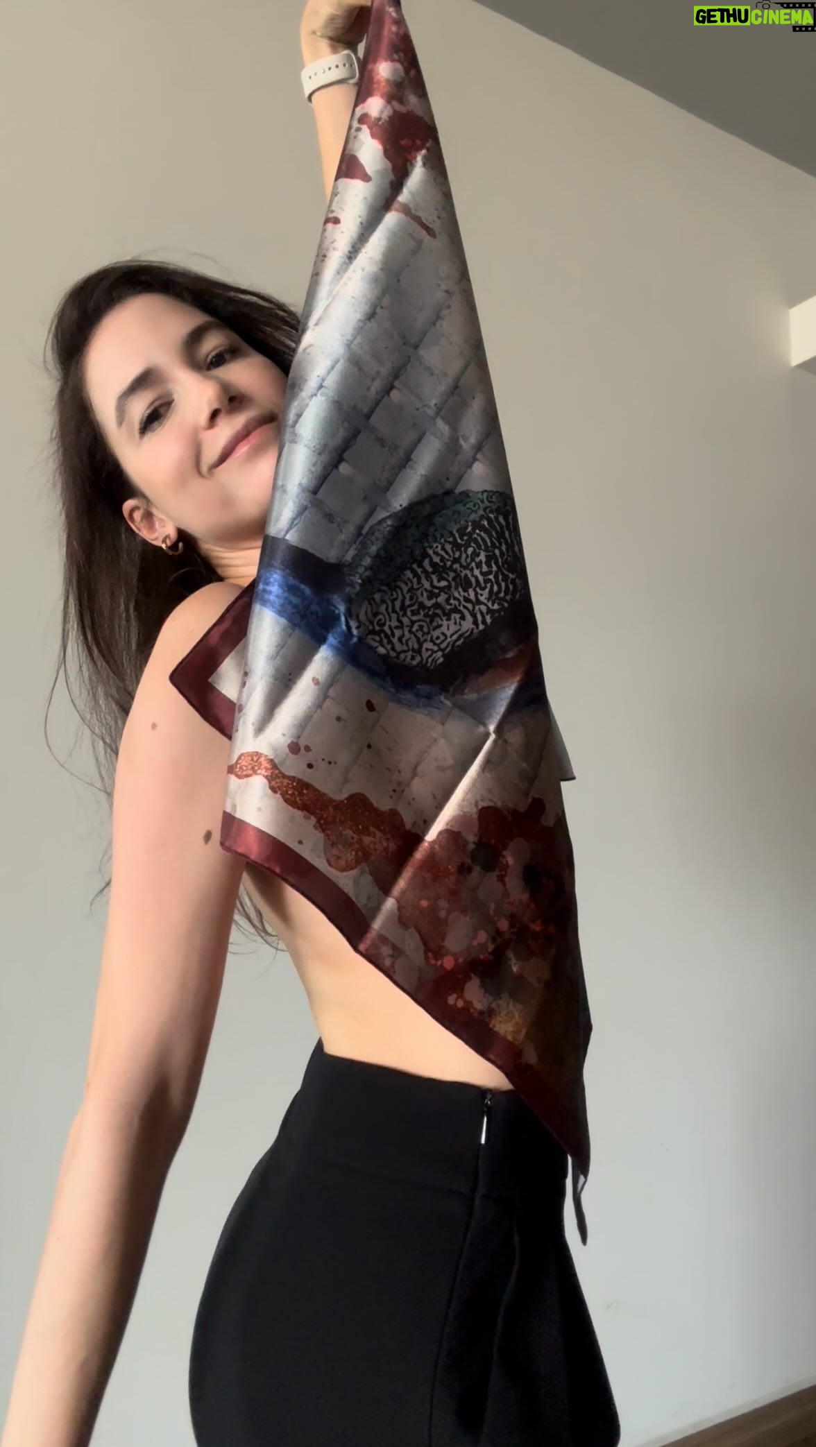 Abril Schreiber - 1.4K Likes - ❤️🩹 Transformar la ansiedad en arte, crear, pintar, volver una acuarela una prenda… ya hay mas #peacock siguen siendo pocas unidades ¿ya tienes tu mascada? 🦚 te dejo varias formas para usarlas
Y por cierto, ¿tu que haces con tu ansiedad?
Dm para pedidos
•
•
•
•
#diseño #diseñolatino #madeinmexico #hechoenmexico #mascadas #arteenprendas #artist #artwork #acuarela #sublimation #sublimacion #artlovers #girly #girlstrend #trend #tendencia #moda #modamexicana #tbt